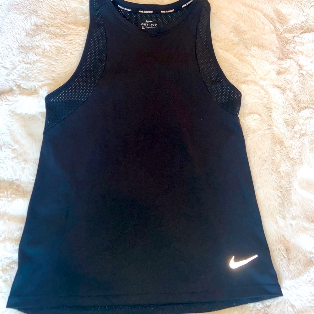 Nike women’s black run tank